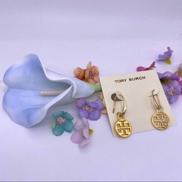 New Tory Burch Gold Logo Fish Hook Dangle Earrings - Picture 4 of 8